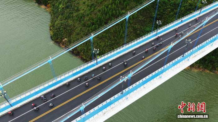 Fhtn, 女挑战组五, 环三峡自行